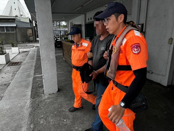 通緝犯欲搭船出海　海巡人員逮捕歸案1